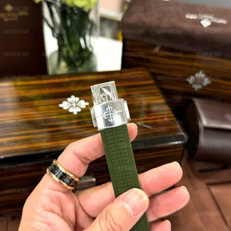 Dong-Ho-Patek-Philippe-Aquanaut-5261G-Mau-Xanh-La-Cay-Replica-Cao-Cap-Nhat-40mm-8.jpg