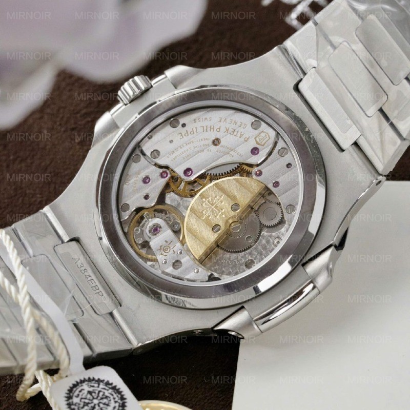 Dong-Ho-Patek-Philippe-Nautilus-5724G-Che-Tac-Mat-Tinh-Chinh-Kim-Cuong-Moissanite-Baguette-40mm-1-1024x1024.jpg