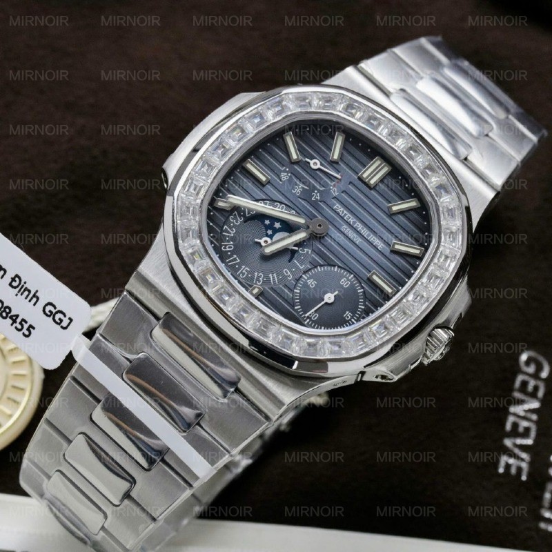 Dong-Ho-Patek-Philippe-Nautilus-5724G-Che-Tac-Mat-Tinh-Chinh-Kim-Cuong-Moissanite-Baguette-40mm-4-1024x1024.jpg