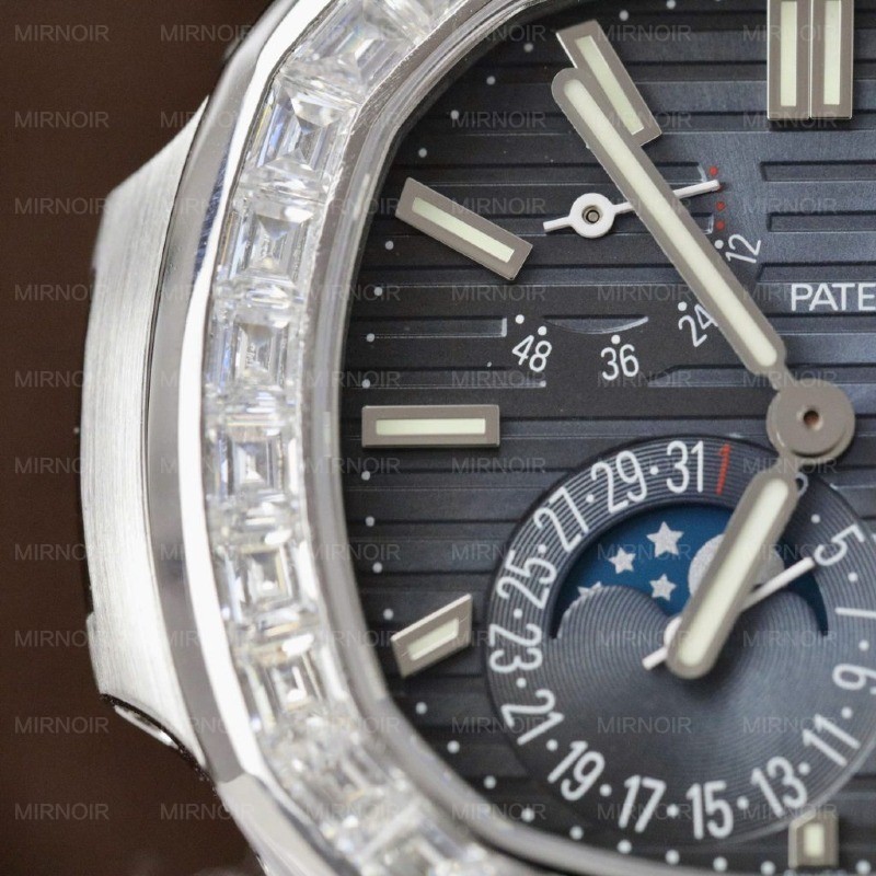 Dong-Ho-Patek-Philippe-Nautilus-5724G-Che-Tac-Mat-Tinh-Chinh-Kim-Cuong-Moissanite-Baguette-40mm-7-1024x1024.jpg