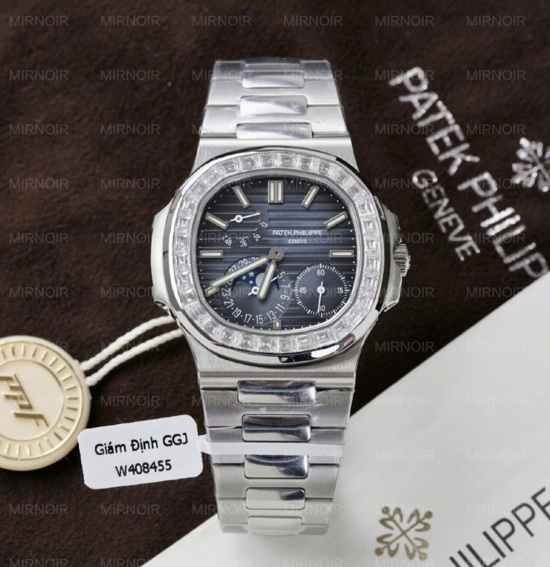 Dong-Ho-Patek-Philippe-Nautilus-5724G-Che-Tac-Mat-Tinh-Chinh-Kim-Cuong-Moissanite-Baguette-40mm-2-994x1024.jpg