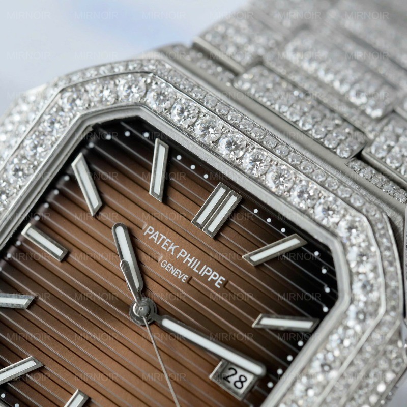 Dong-Ho-Patek-Philippe-Cubitus-5821-Mat-Nau-Dinh-Full-Kim-Cuong-Moissanite-Hong-Kong-45mm-8.jpg