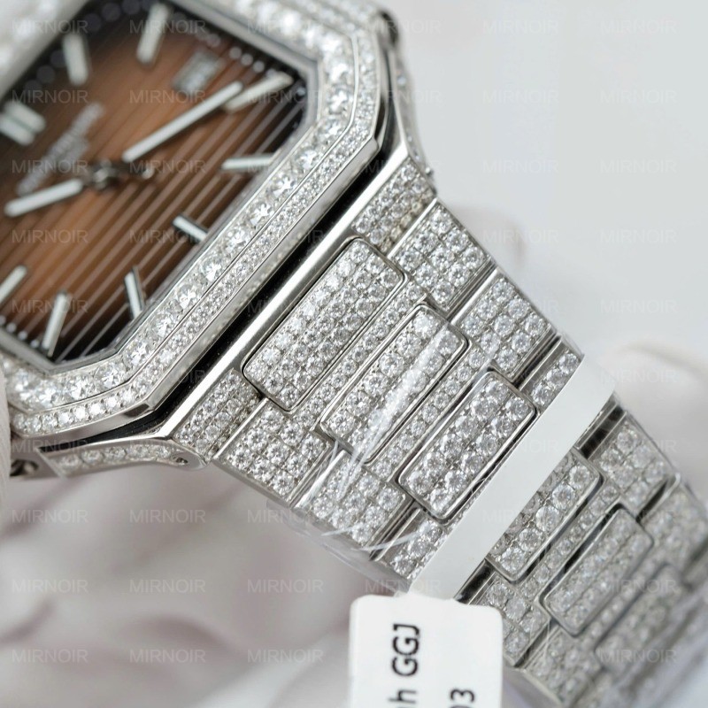 Dong-Ho-Patek-Philippe-Cubitus-5821-Mat-Nau-Dinh-Full-Kim-Cuong-Moissanite-Hong-Kong-45mm-9.jpg