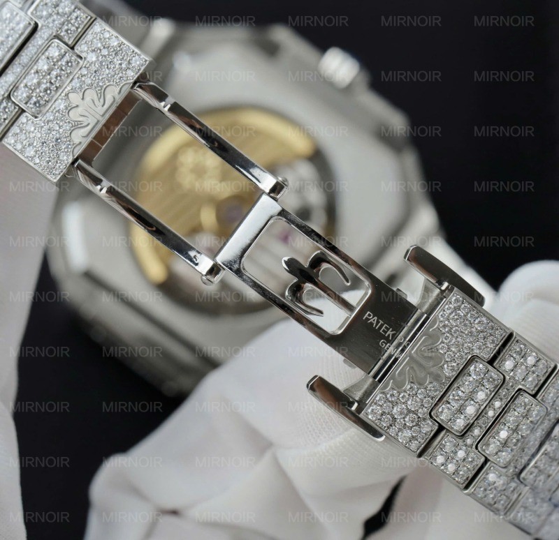 Dong-Ho-Patek-Philippe-Cubitus-5821-Mat-Nau-Dinh-Full-Kim-Cuong-Moissanite-Hong-Kong-45mm-12.jpg