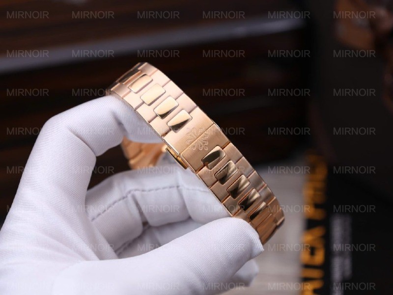 Dong-Ho-Patek-Philippe-Nautilus-5724R-Che-Tac-Boc-Vang-That-Dinh-Da-Swarovski-GRF-40mm-2-1024x769.jpg