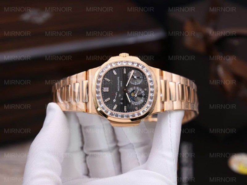 Dong-Ho-Patek-Philippe-Nautilus-5724R-Che-Tac-Boc-Vang-That-Dinh-Da-Swarovski-GRF-40mm-8-1024x769.jpg