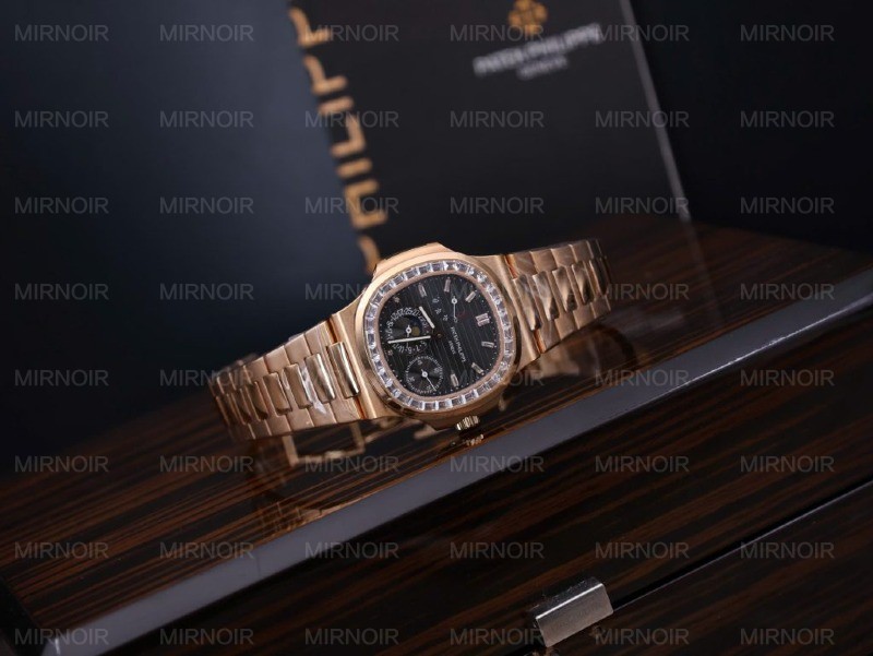 Dong-Ho-Patek-Philippe-Nautilus-5724R-Che-Tac-Boc-Vang-That-Dinh-Da-Swarovski-GRF-40mm-12-1024x769.jpg