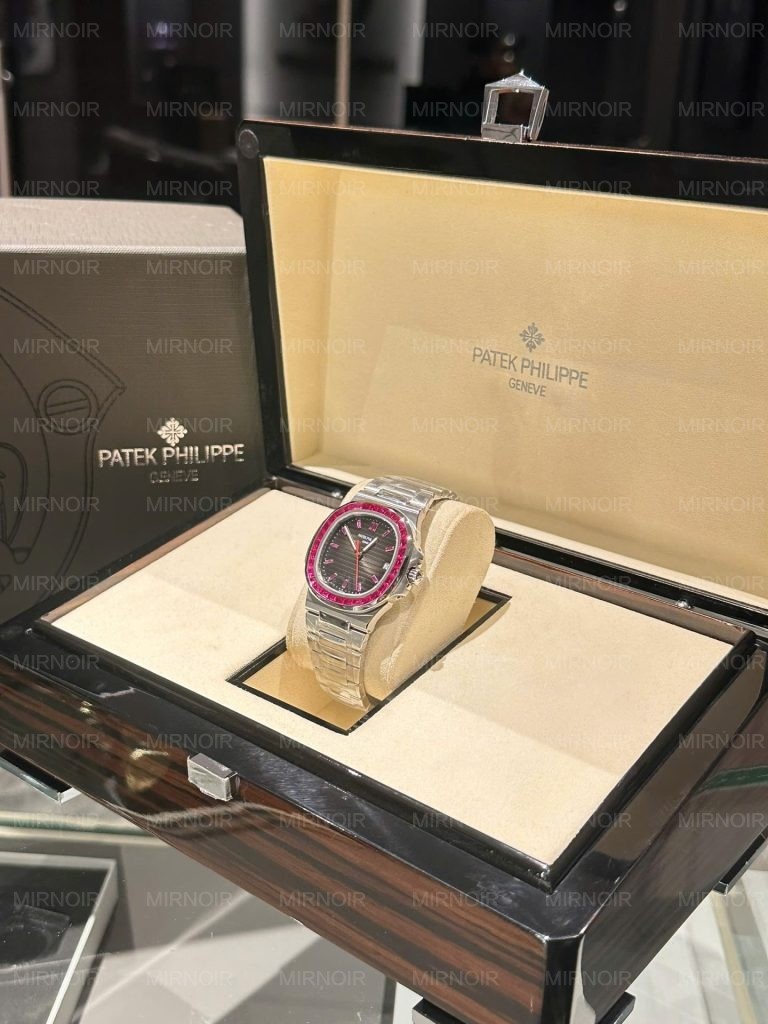 Dong-Ho-Patek-Philippe-Nautilus-5711-Replica-11-Vien-Dinh-Ruby-Do-40mm-1-768x1024.jpg