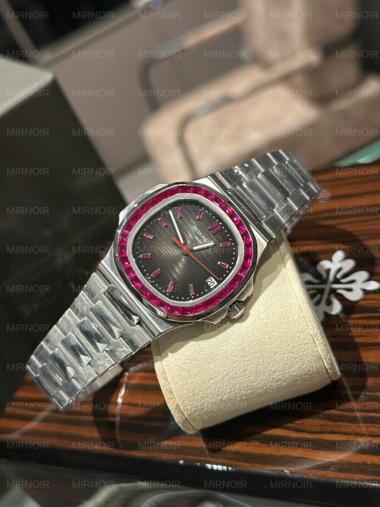 Dong-Ho-Patek-Philippe-Nautilus-5711-Replica-11-Vien-Dinh-Ruby-Do-40mm-2-768x1024.jpg