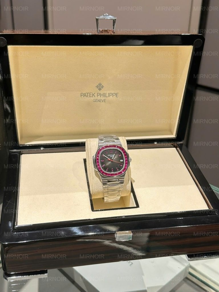 Dong-Ho-Patek-Philippe-Nautilus-5711-Replica-11-Vien-Dinh-Ruby-Do-40mm-3-768x1024.jpg