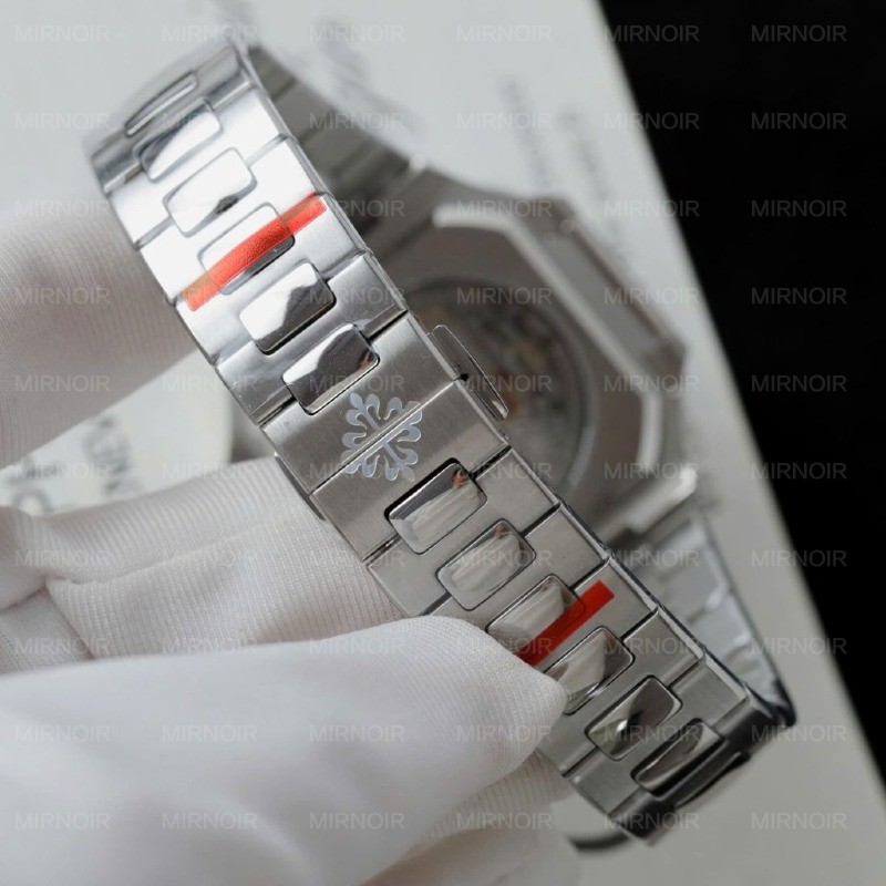 Dong-Ho-Patek-Philippe-Cubitus-5821-Mat-Xanh-Green-Rep-11-Cao-Cap-45mm-2-1024x1024.jpg