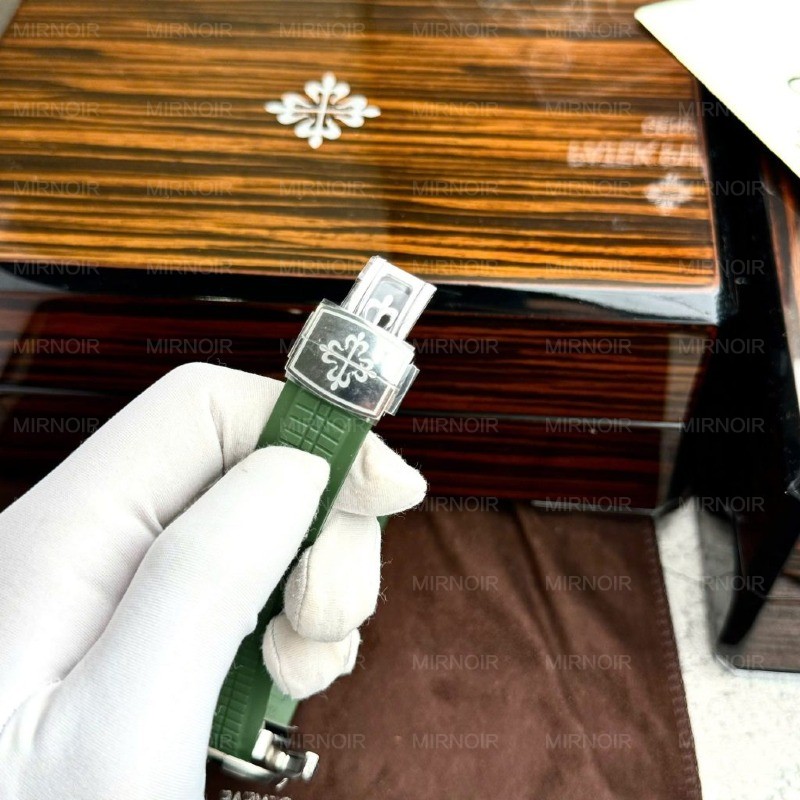 Dong-Ho-Patek-Philippe-Aquanaut-5968G-Replica-11-Cao-Cap-Mau-Xanh-Kaki-42-2-1024x1024.jpg