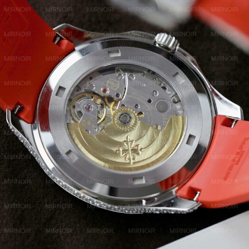 Dong-Ho-Patek-Philippe-Aquanaut-5167-Rep-11-Dinh-Kim-Cuong-Moissanite-Day-Cao-Su-Mau-Do-40mm-11-1024x1024.jpg