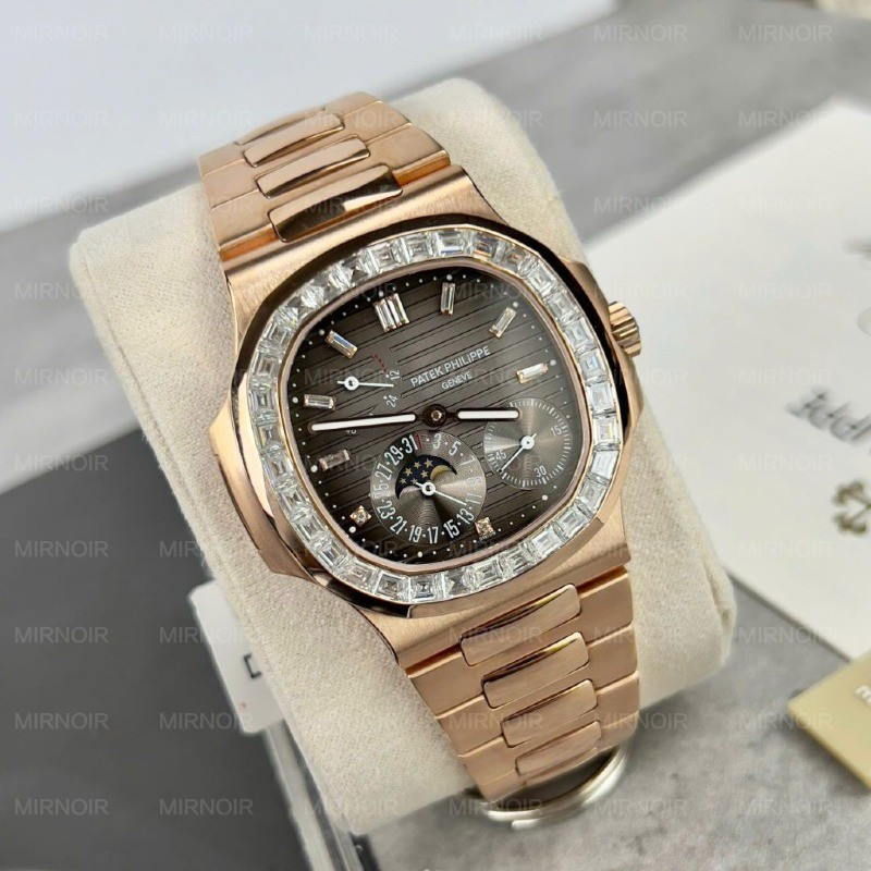 Dong-Ho-Patek-Philippe-Nautilus-5724R-Mat-Xam-Replica-11-Boc-Vang-Dinh-Kim-Cuong-Moissanite-Baguette-PPF-40mm-10.jpg