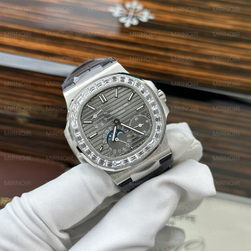 Dong-Ho-Patek-Philippe-Nautilus-5722-Replica-11-Mat-Xam-Dinh-Da-Baguette-Nha-May-PPF-40mm-2-1024x1024.jpg
