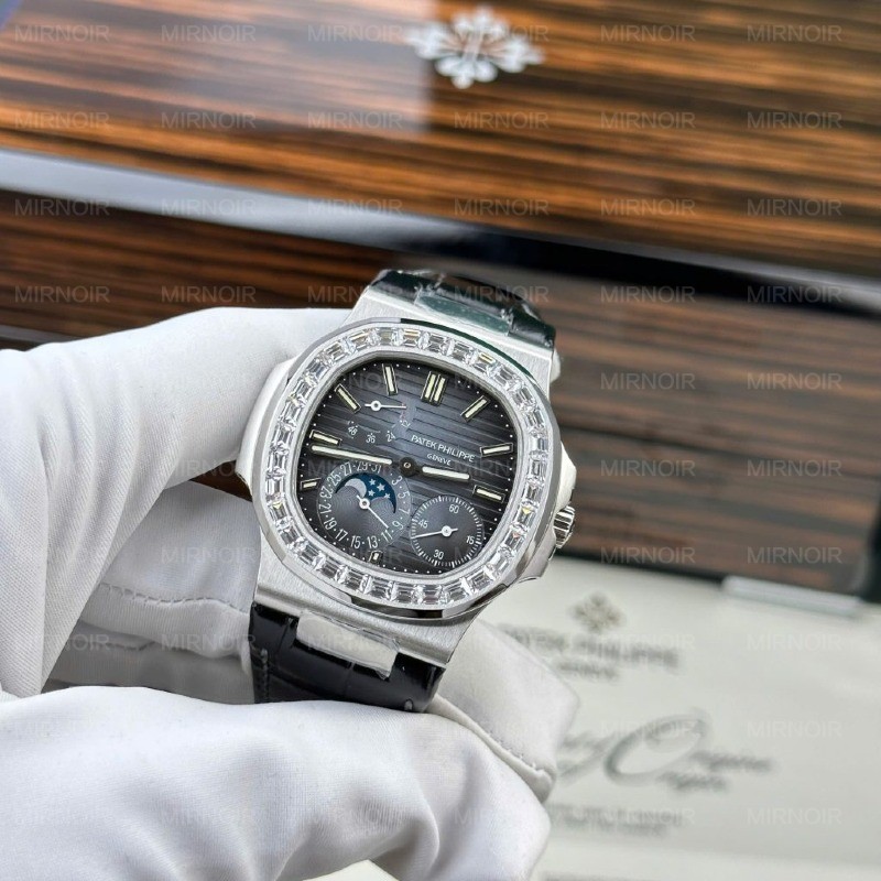 Dong-Ho-Patek-Philippe-Nautilus-5722-Replica-11-Mat-Xanh-Dinh-Da-Baguette-PPF-Factory-40mm-3-1024x1024.jpg