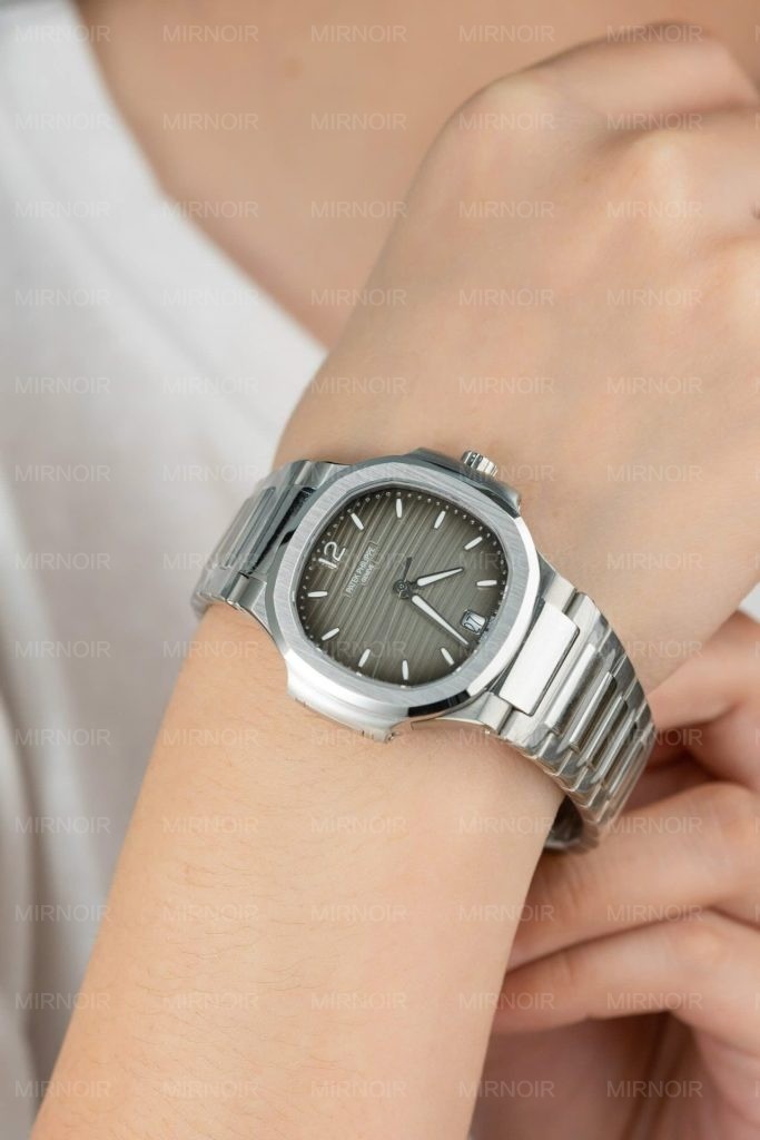 Dong-Ho-Patek-Philippe-Nautilus-7118-Replica-11-Mat-Xam-3K-Factory-35-1-683x1024.jpg