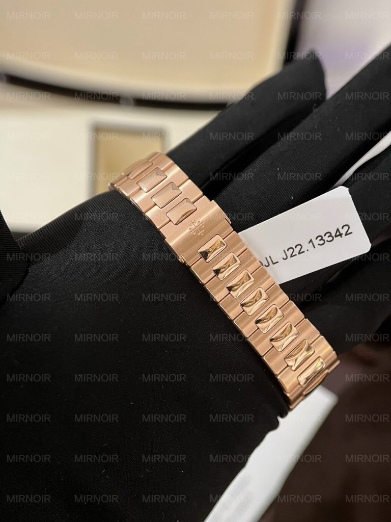 Dong-Ho-Patek-Philippe-Nautilus-5723-Boc-Vang-Do-Da-Ruby-Do-Tong-Hop-1.jpg