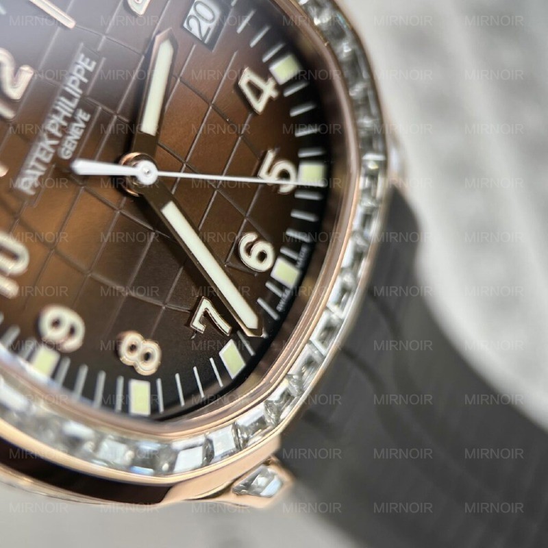 Dong-Ho-Che-Tac-Patek-Philippe-Aquanaut-5167R-Boc-Vang-Do-Moissanite-40mm-7.jpg