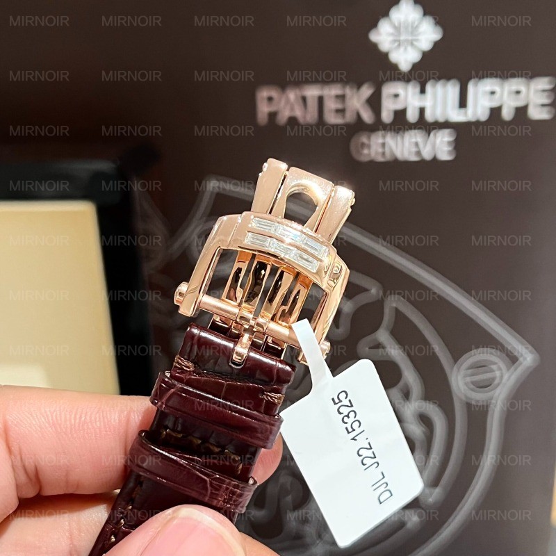 Dong-Ho-Patek-Philippe-Nautilus-5724R-Boc-Vang-Do-Kim-Cuong-Moissanite-40mm-3.jpg