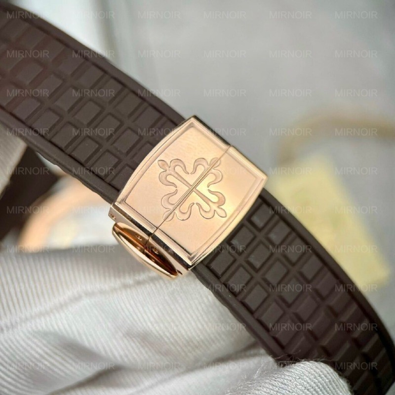 Dong-Ho-Patek-Philippe-Aquanaut-5062-Replica-11-Boc-Vang-Do-Moissanite-1-1024x1024.jpg