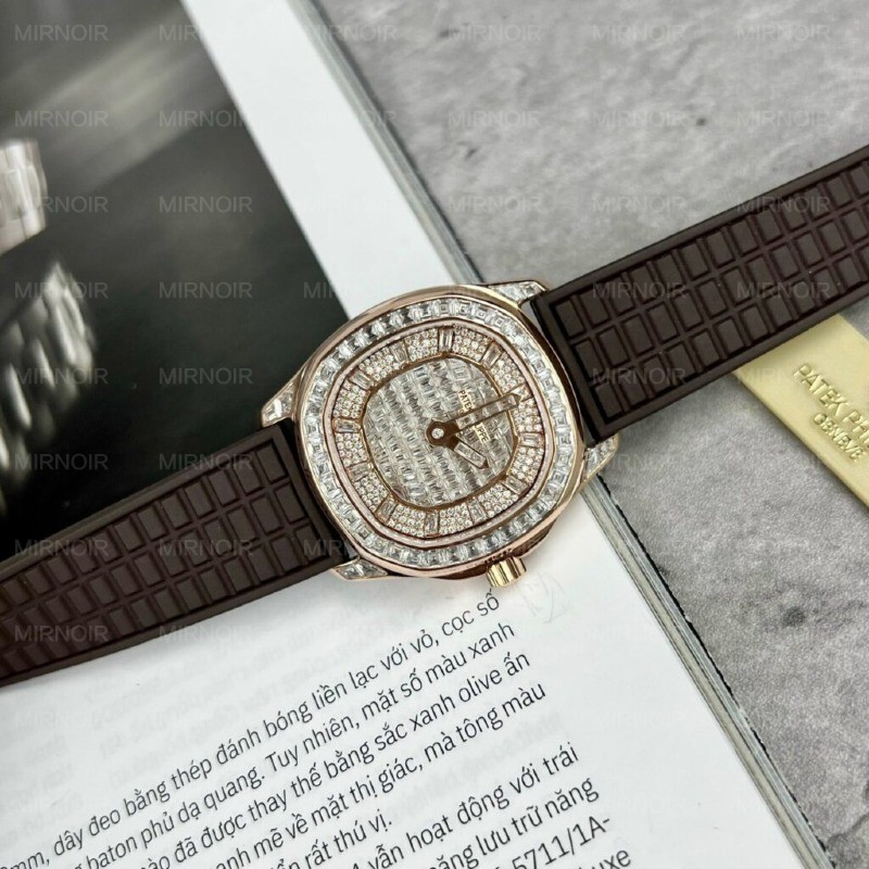 Dong-Ho-Patek-Philippe-Aquanaut-5062-Replica-11-Boc-Vang-Do-Moissanite-3-1024x1024.jpg