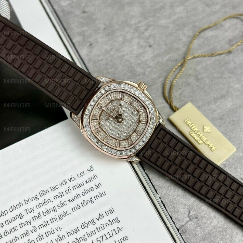 Dong-Ho-Patek-Philippe-Aquanaut-5062-Replica-11-Boc-Vang-Do-Moissanite-4-1024x1024.jpg