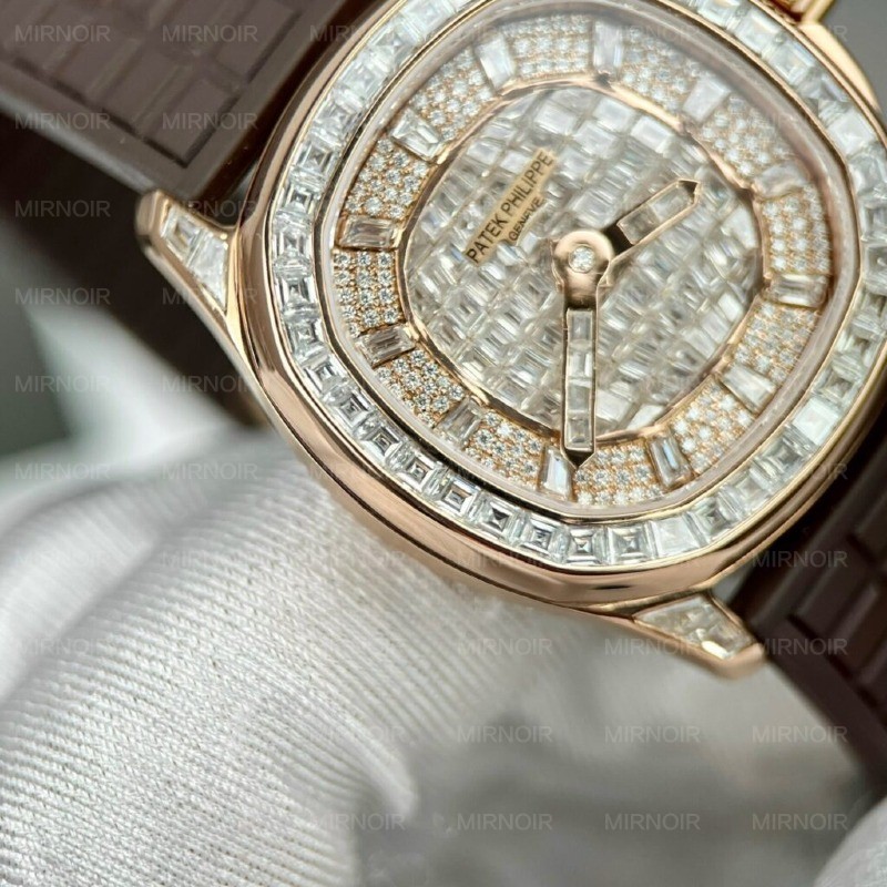 Dong-Ho-Patek-Philippe-Aquanaut-5062-Replica-11-Boc-Vang-Do-Moissanite-5-1024x1024.jpg