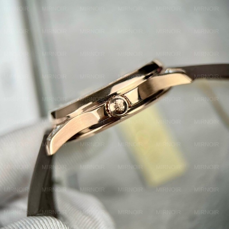 Dong-Ho-Patek-Philippe-Aquanaut-5062-Replica-11-Boc-Vang-Do-Moissanite-8-1024x1024.jpg