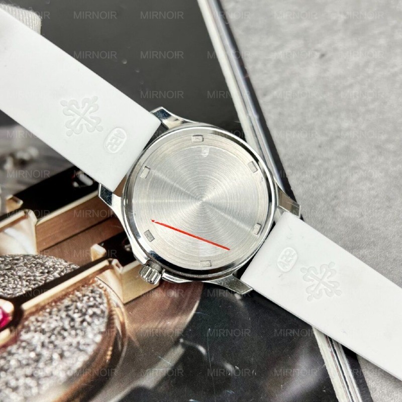 Dong-Ho-Patek-Philippe-Aquanaut-5067A-Dinh-Kim-Cuong-Moissanite-6-1024x1024.jpg