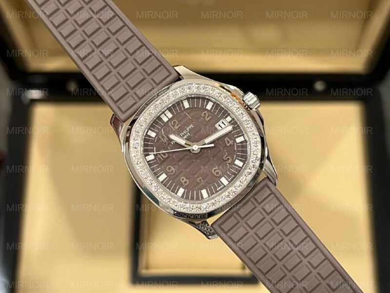 Dong-Ho-Patek-Philippe-Aquanaut-5067A-Replica-11-Mau-Xam-Nu-4-1024x768.jpg