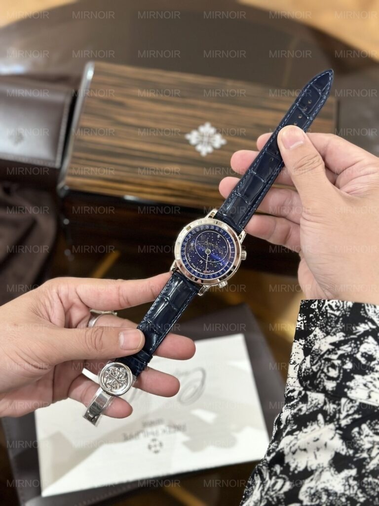 Dong-Ho-Patek-Philippe-Complications-6102-Replica-11-Mau-Xanh-Duong-44mm-2-768x1024.jpg