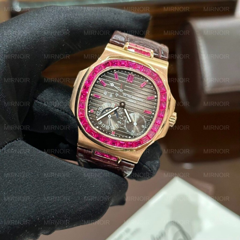 Dong-Ho-Patek-Philippe-Nautilus-5724-Boc-Vang-Do-Da-Ruby-Do-40mm-3-1024x1024.jpg
