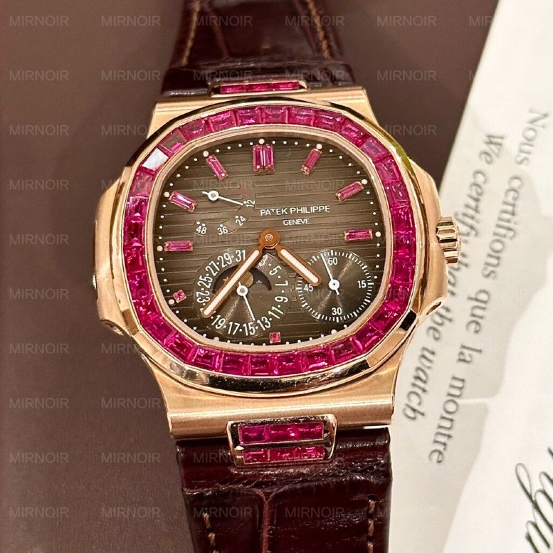 Dong-Ho-Patek-Philippe-Nautilus-5724-Boc-Vang-Do-Da-Ruby-Do-40mm-4-1024x1024.jpg