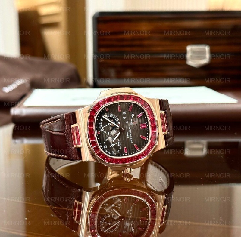 Dong-Ho-Patek-Philippe-Nautilus-5724-Boc-Vang-Do-Da-Ruby-Do-40mm-6-1024x1008.jpg