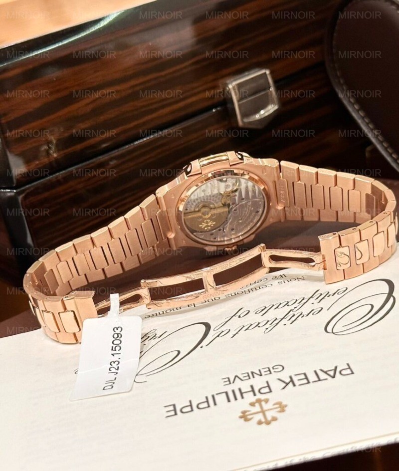 Dong-Ho-Patek-Philippe-Nautilus-5724-Boc-Vang-Do-Kim-Cuong-Moissanite-40mm-2-868x1024.jpg