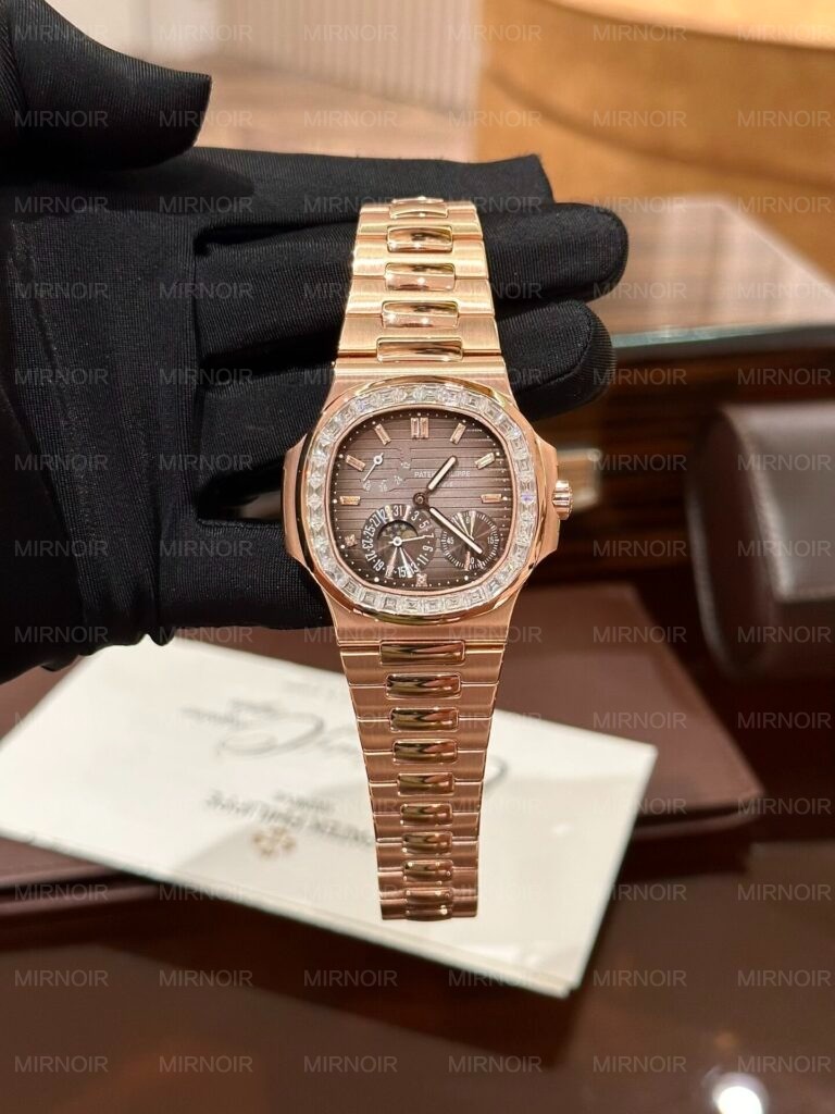 Dong-Ho-Patek-Philippe-Nautilus-5724-Boc-Vang-Do-Kim-Cuong-Moissanite-40mm-5-768x1024.jpg