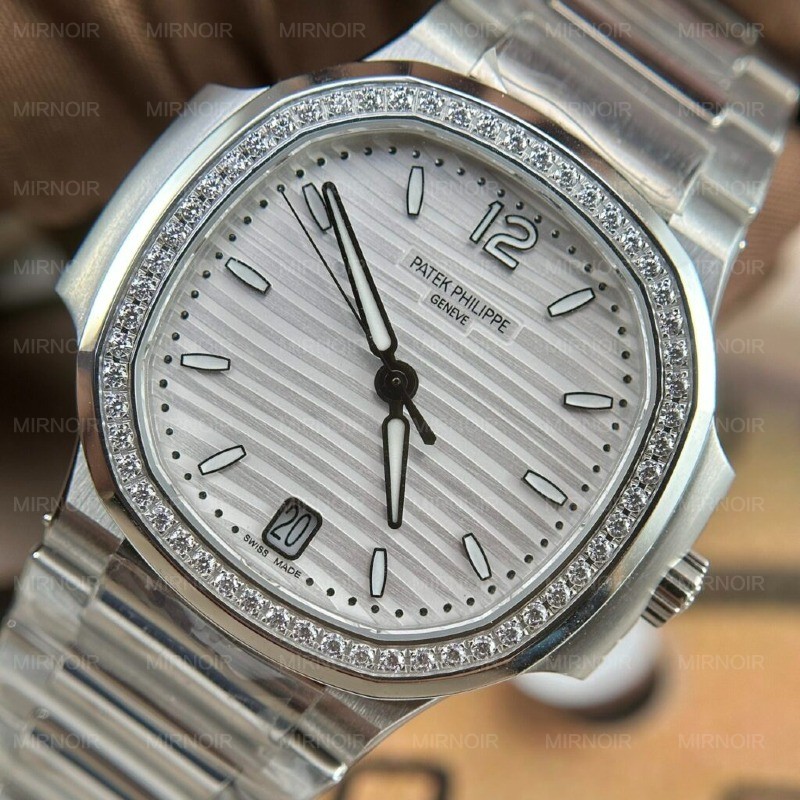Dong-Ho-Patek-Philippe-Nautilus-7118-Replica-11-Nu-Dinh-Da-Mat-Trang-4-1024x1024.jpg