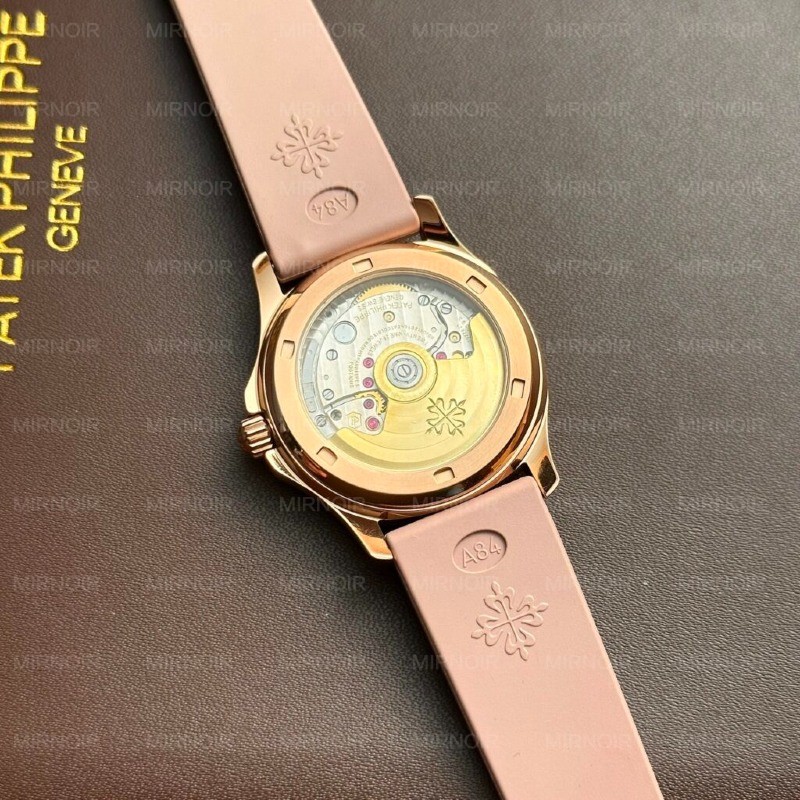 Dong-Ho-Patek-Philippe-Aquanaut-5072R-Day-Hong-Mat-Kham-Trai-3-1024x1024.jpg