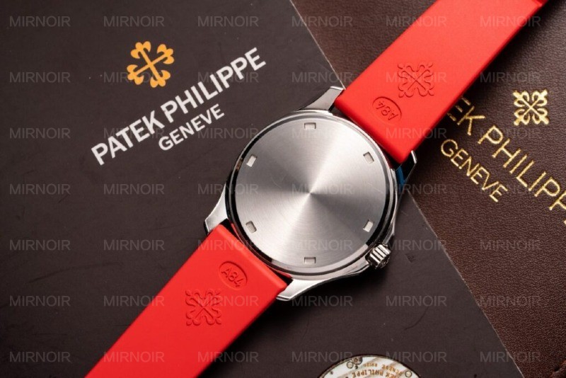 Dong-Ho-Patek-Philippe-Aquanaut-5067G-Mau-Do-Rep-11-PPF-35-1-1024x683.jpg