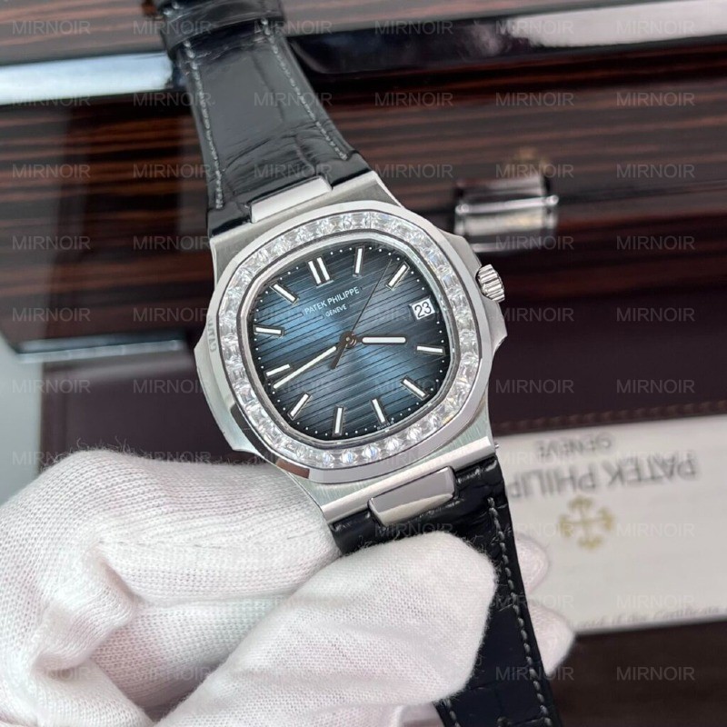 Dong-Ho-Patek-Philippe-Nautilus-5723-Replica-11-Day-Da-Nam-40mm-3-1024x1024.jpg