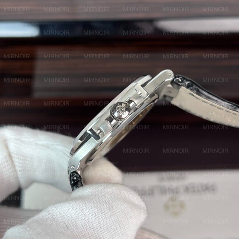 Dong-Ho-Patek-Philippe-Nautilus-5723-Replica-11-Day-Da-Nam-40mm-6-1024x1024.jpg