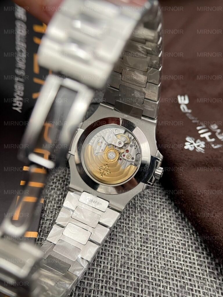Dong-Ho-Patek-Philippe-Nautilus-5726-Fake-11-2-768x1024.jpg