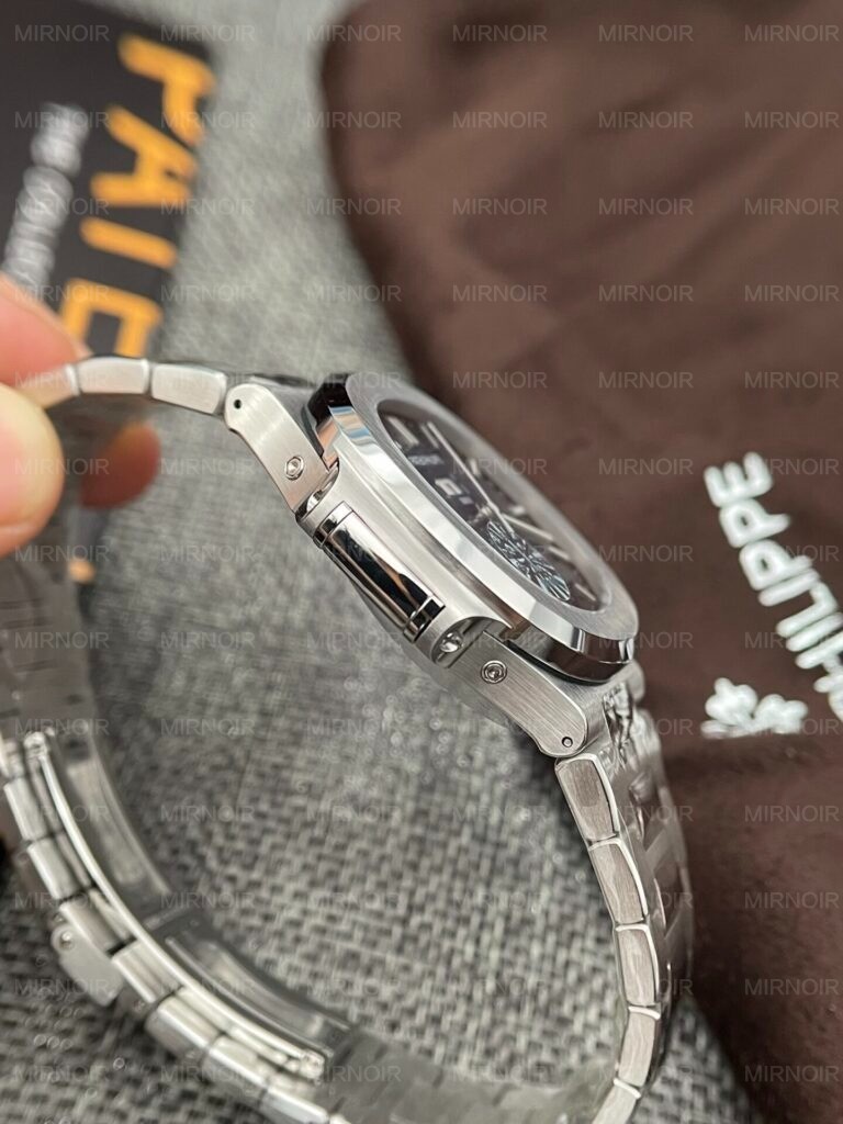 Dong-Ho-Patek-Philippe-Nautilus-5726-Super-Fake-11-Mat-Xanh-GRF-40mm-4-768x1024.jpg