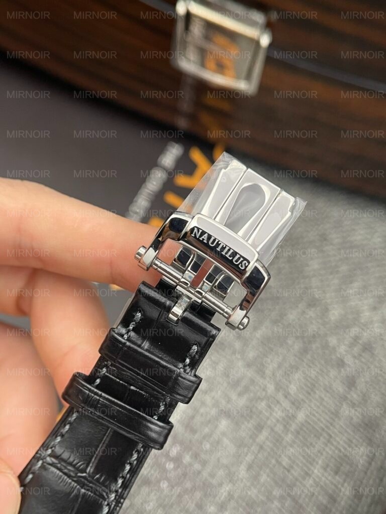 Dong-Ho-Patek-Philippe-Nautilus-5726-Fake-11-Nam-Day-Da-GRF-40mm-5-768x1024.jpg