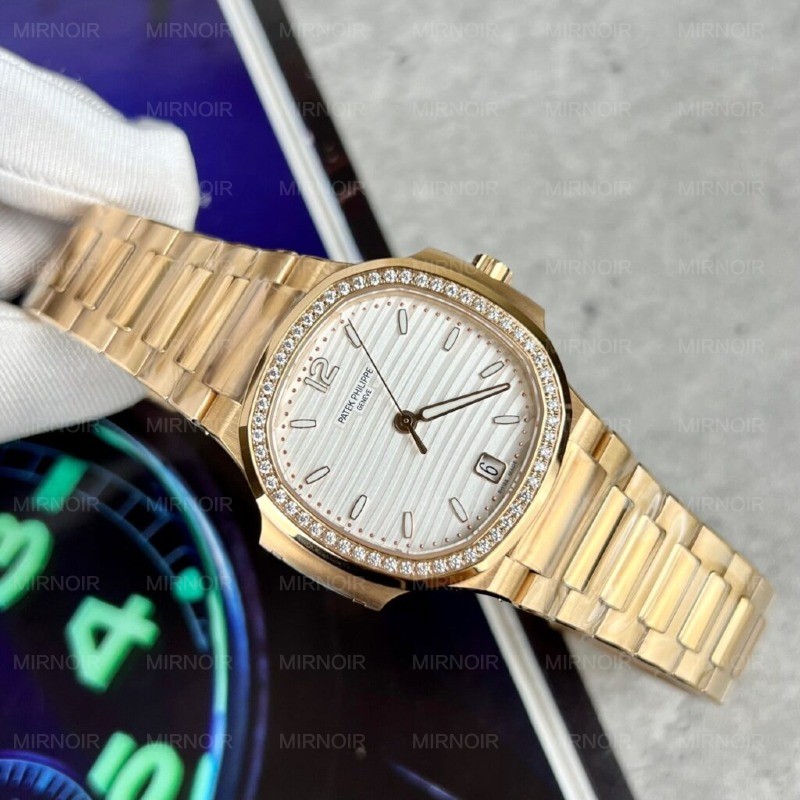 Dong-Ho-Patek-Philippe-Nu-Nautilus-7118-Dinh-Da-3KF-2-1024x1024.jpg