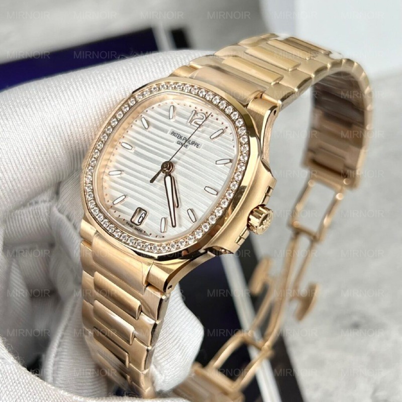Dong-Ho-Patek-Philippe-Nu-Nautilus-7118-Dinh-Da-3KF-4-1024x1024.jpg