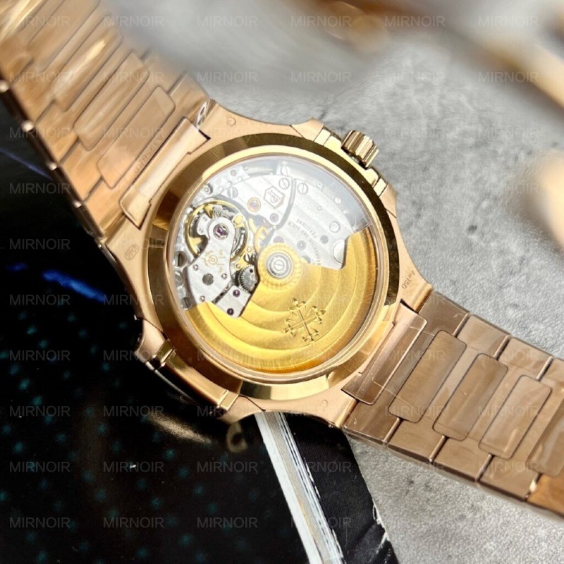 Dong-Ho-Patek-Philippe-Nu-Nautilus-7118-3-1024x1024.jpg