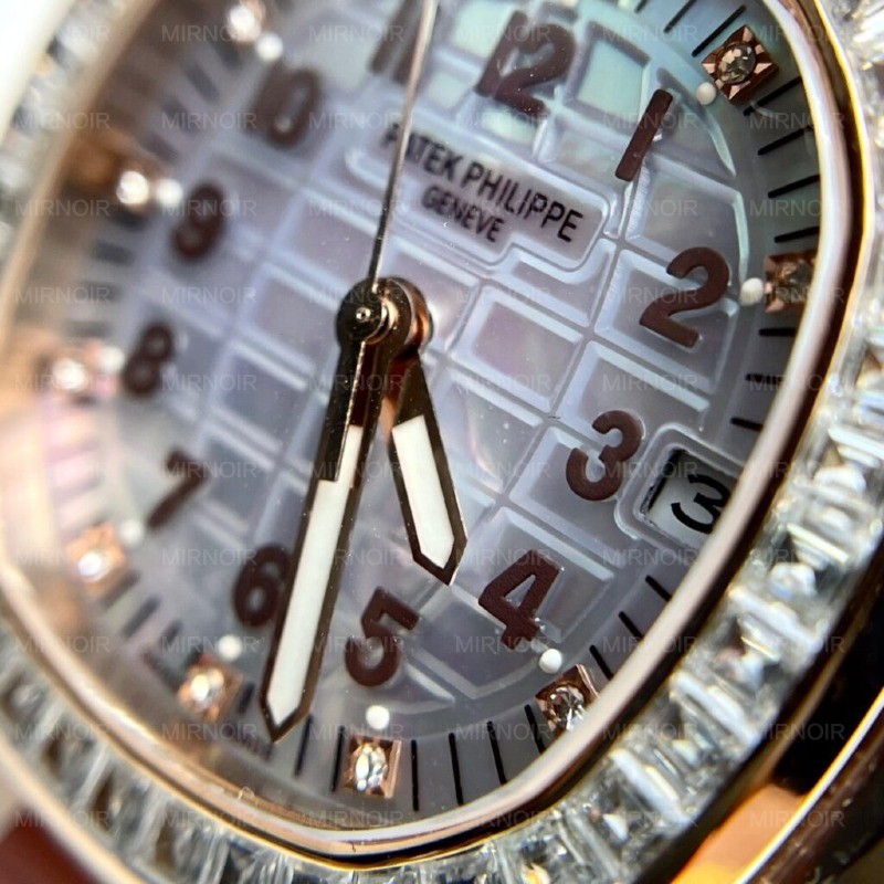 Dong-Ho-Patek-Philippe-Aquanaut-5072R-Boc-Vang-Do-Kim-Cuong-Moissanite-35-3-1024x1024.jpg