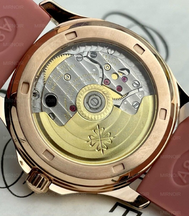 Dong-Ho-Patek-Philippe-Aquanaut-5072R-Boc-Vang-Do-Kim-Cuong-Moissanite-35-7-898x1024.jpg